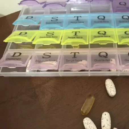 Porta Comprimidos Organizador De Remedios Semanal Caixa Para Medicamentos Colorido - Imagem 3